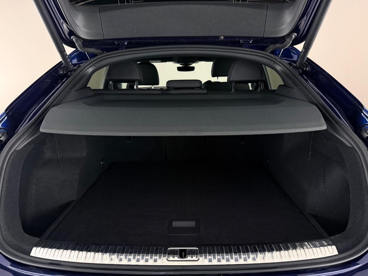 Audi Q3 thumbnail Boot