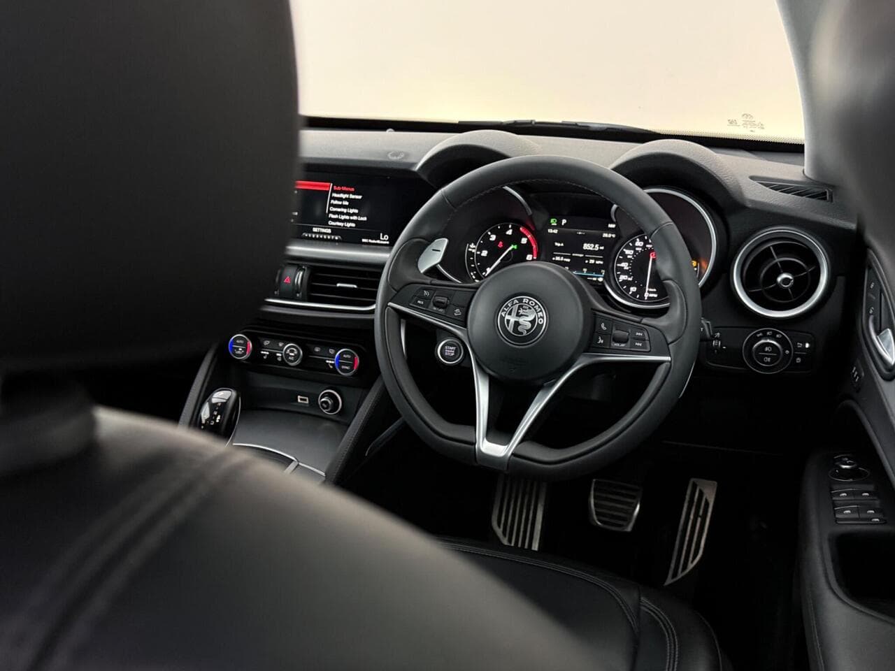 Alfa Romeo Stelvio thumbnail Interior Front