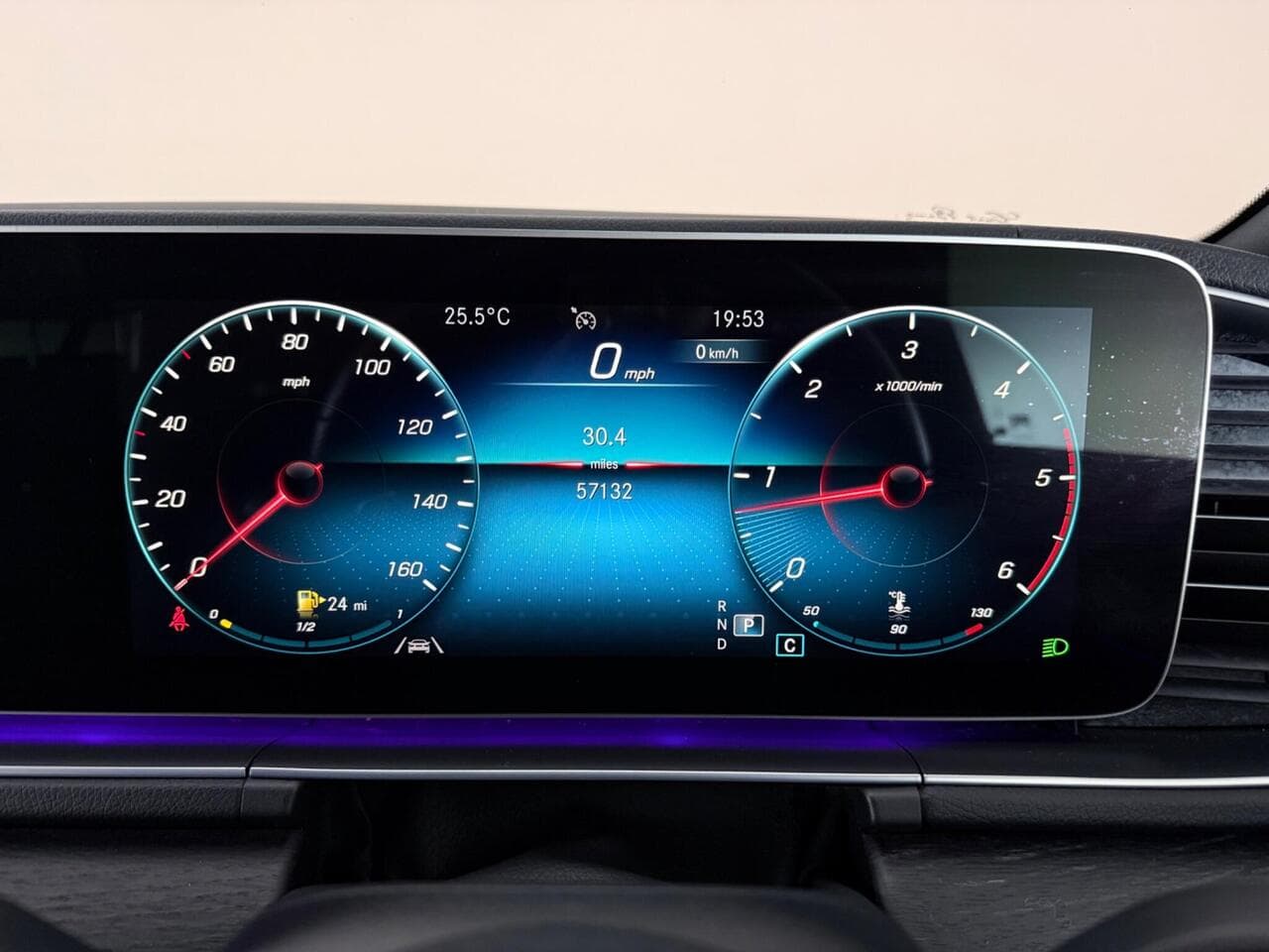 Mercedes-Benz GLE thumbnail Driver Instruments