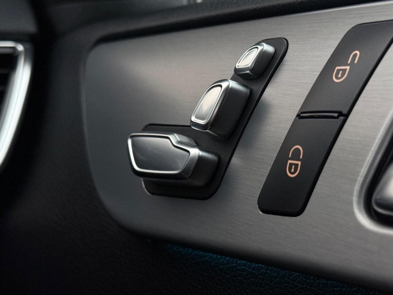 Mercedes-Benz GLE thumbnail Misc Controls
