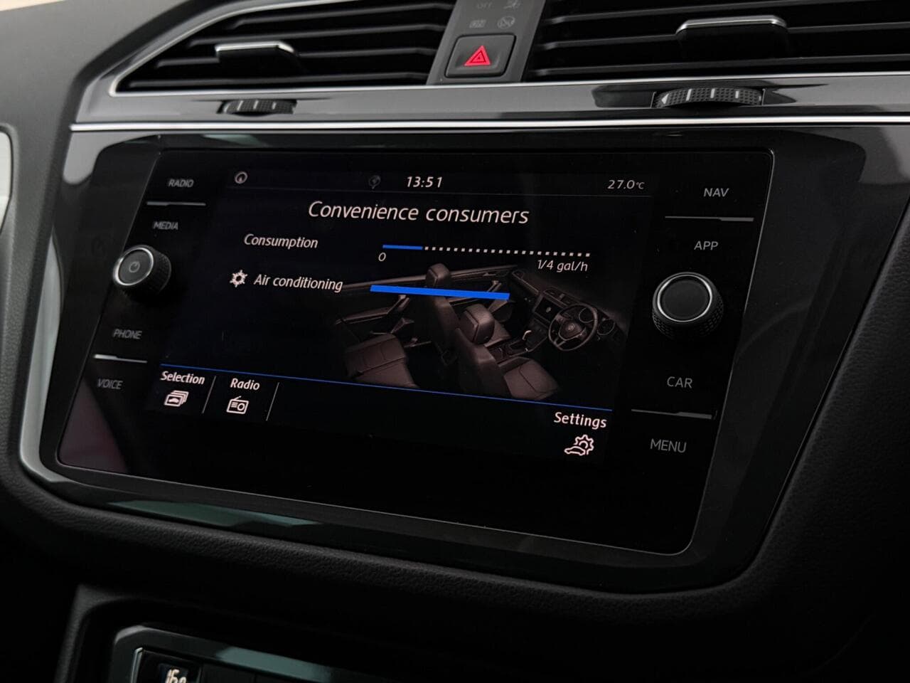 Volkswagen Tiguan thumbnail Infotainment System