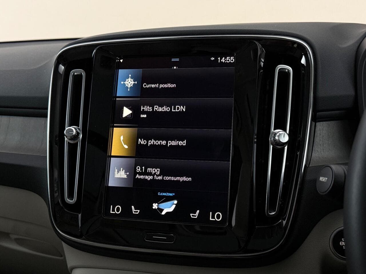 Volvo XC40 thumbnail Infotainment System