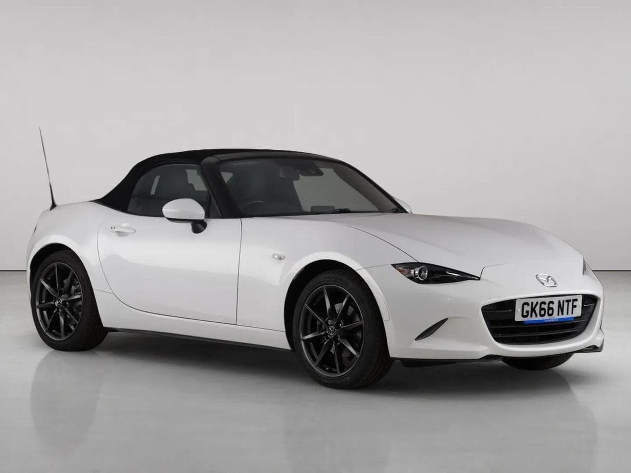 Mazda MX-5 thumbnail Front Right