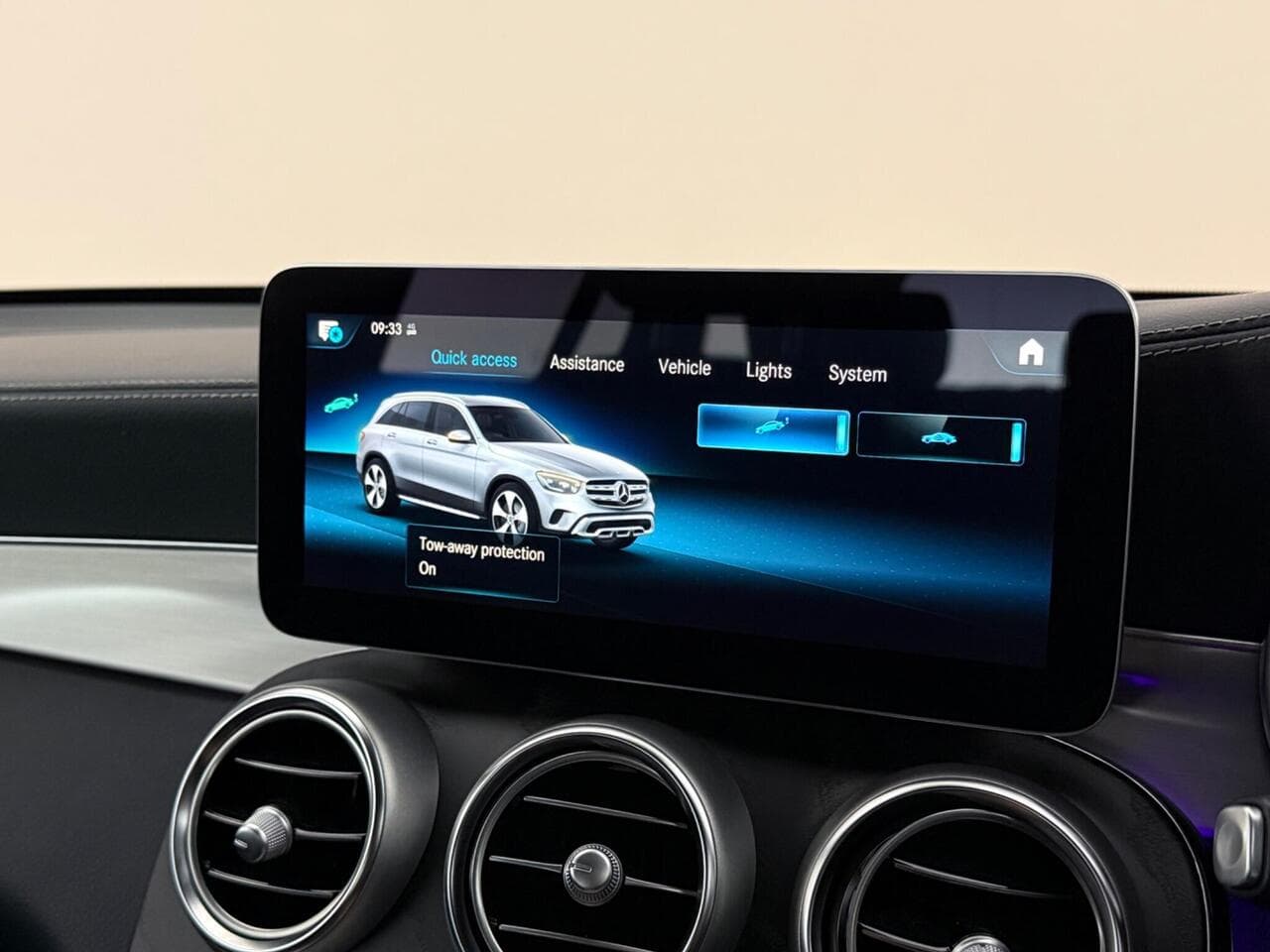 Mercedes-Benz GLC thumbnail Infotainment System