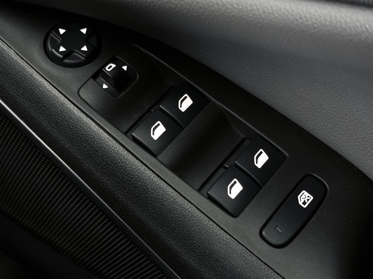 Vauxhall Crossland X thumbnail Misc Controls