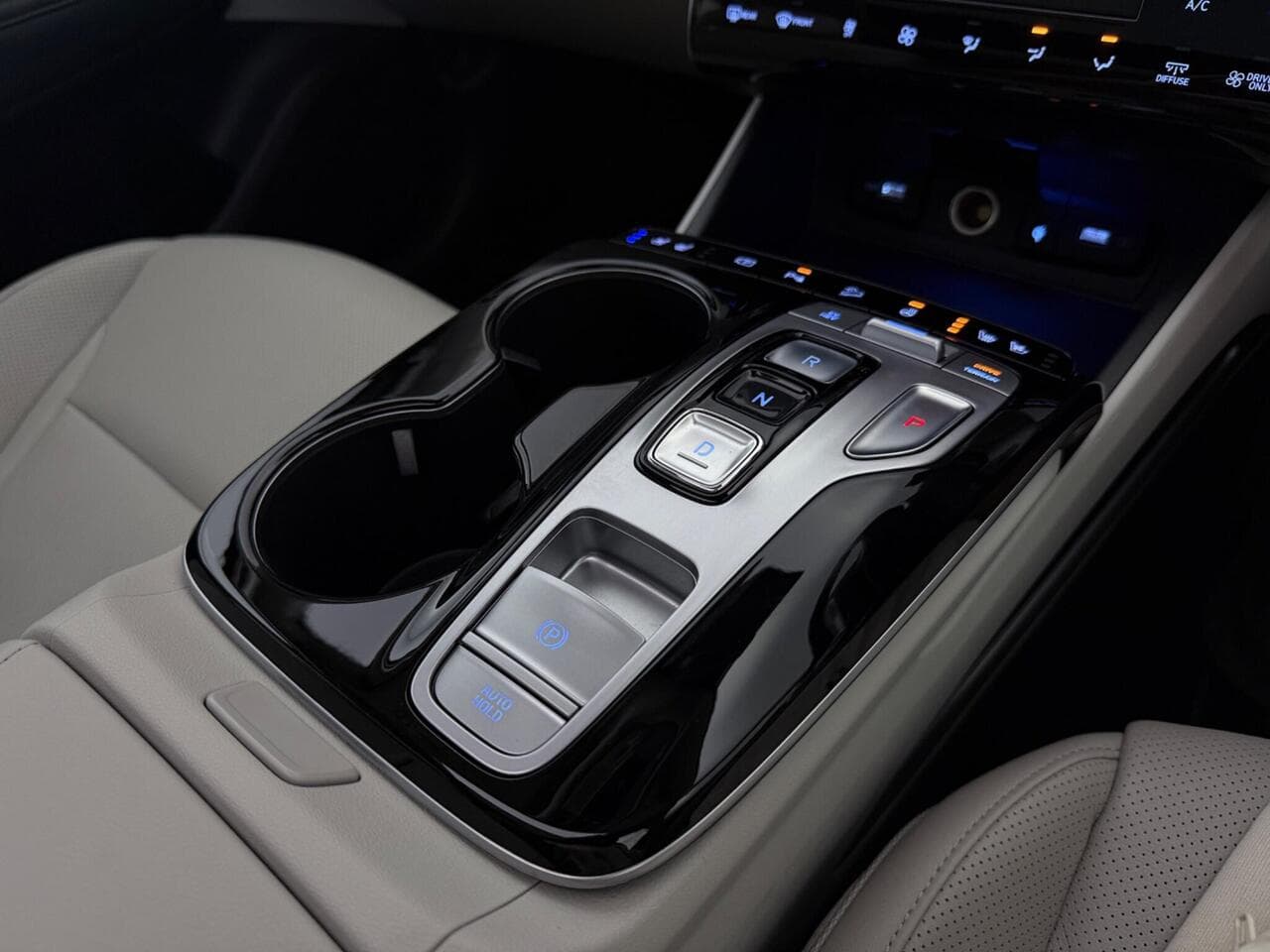 Hyundai TUCSON thumbnail Interior Front