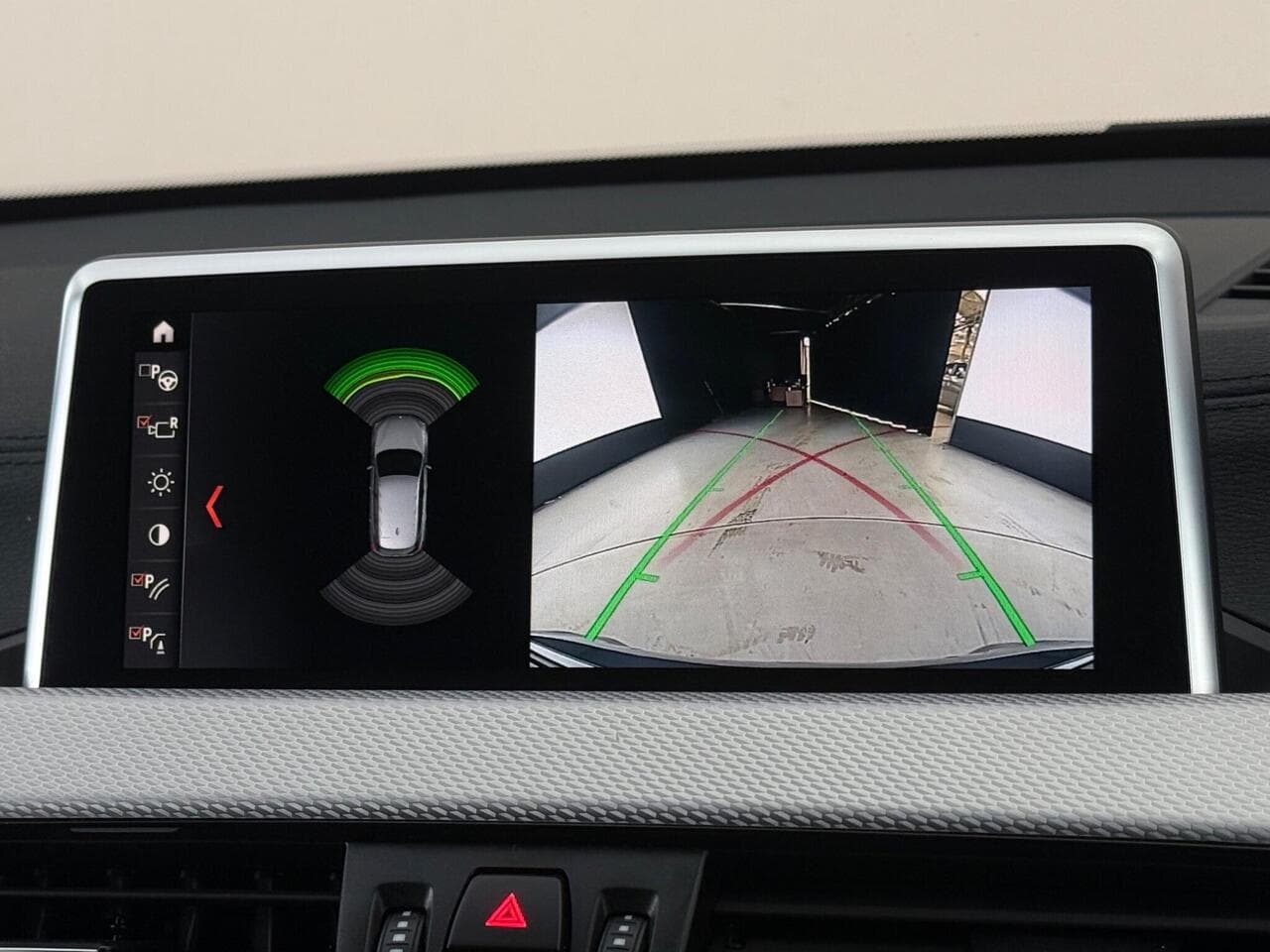 BMW X1 thumbnail Infotainment System