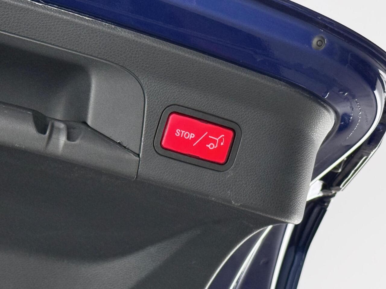 Mercedes-Benz GLC thumbnail Misc Controls