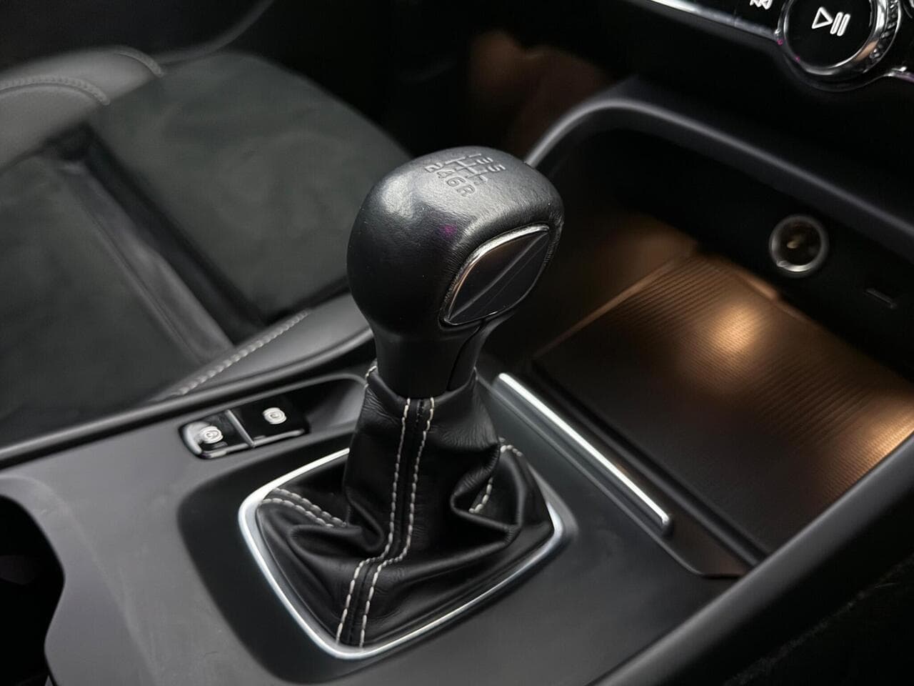Volvo XC40 thumbnail Interior Front