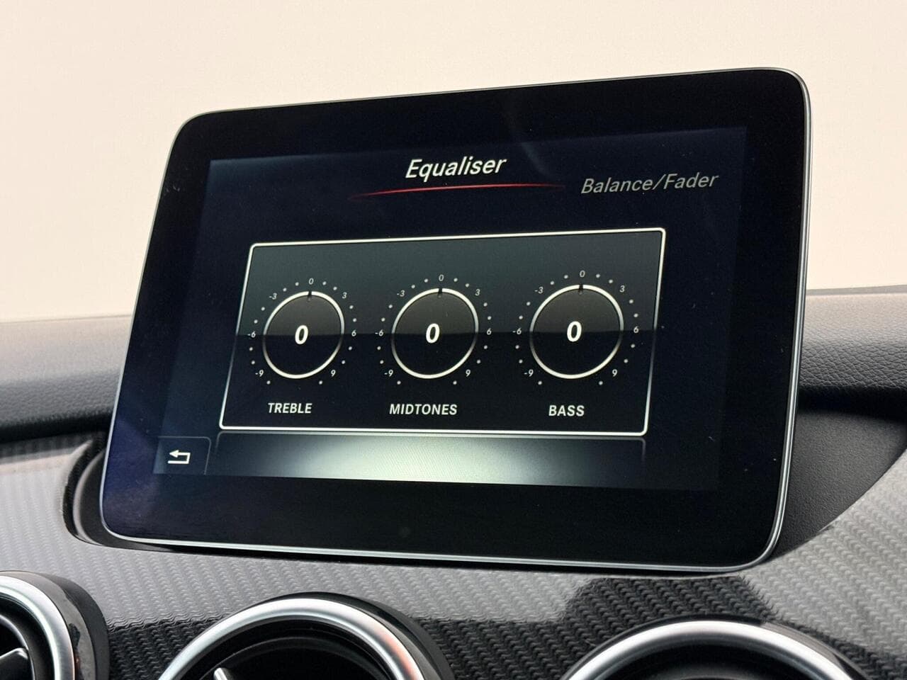 Mercedes-Benz B Class thumbnail Infotainment System