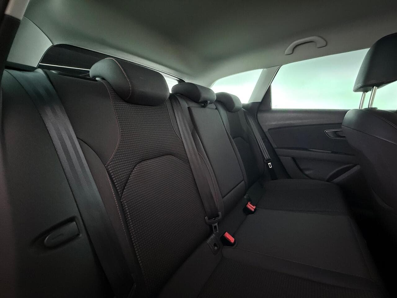 SEAT Leon thumbnail Seats Rear