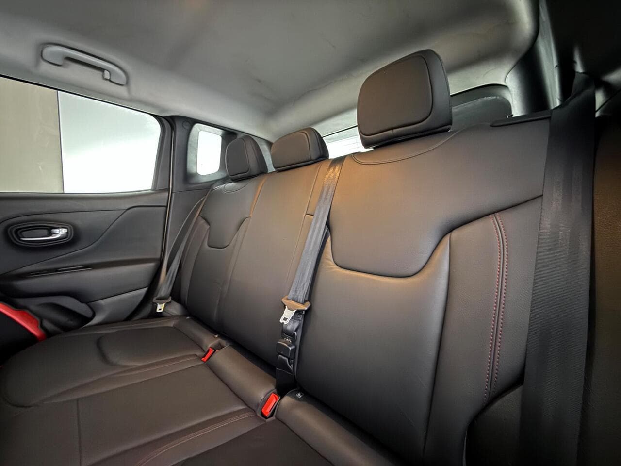 Jeep Renegade thumbnail Seats Rear