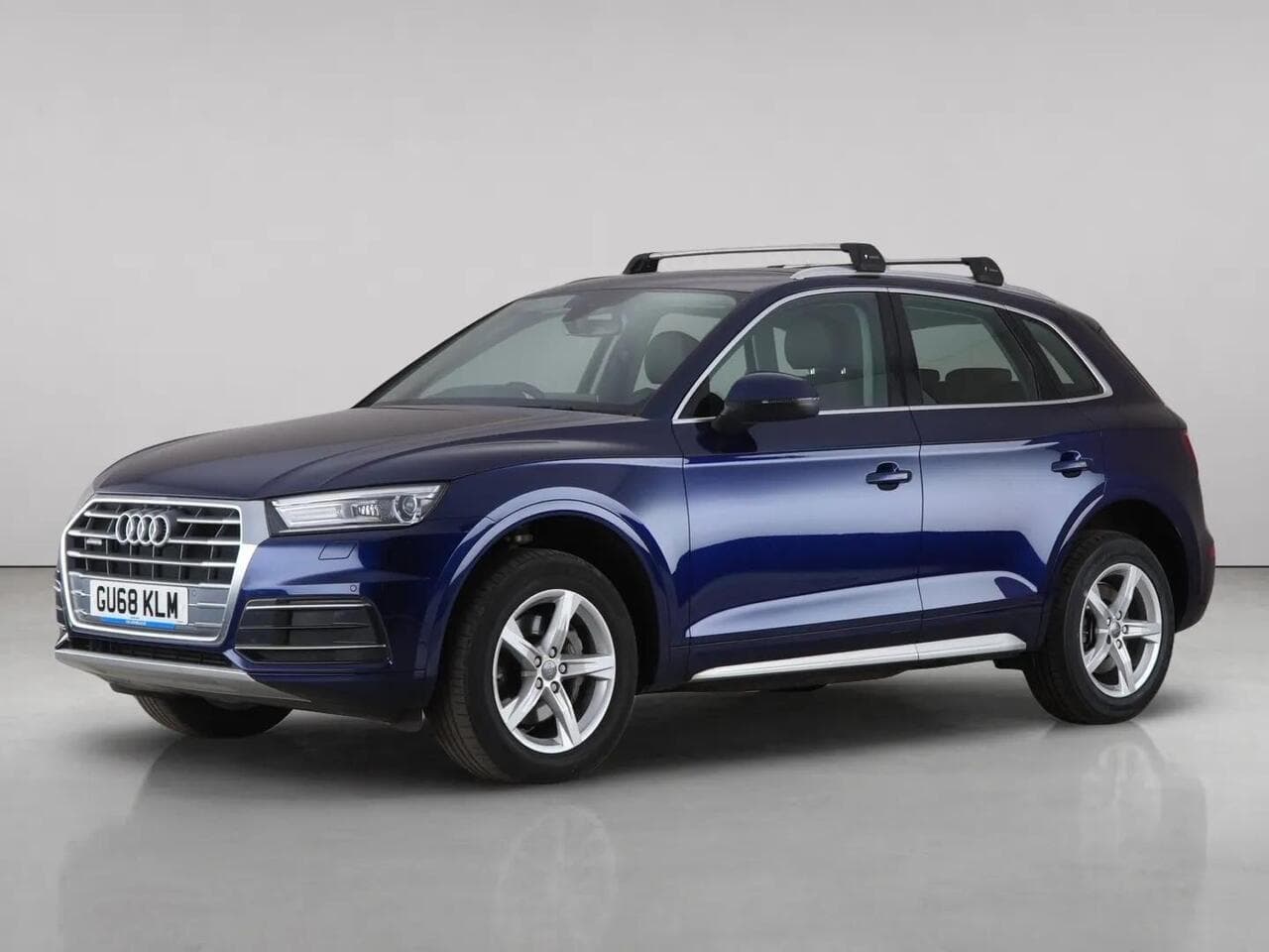 Audi Q5 thumbnail Front Left