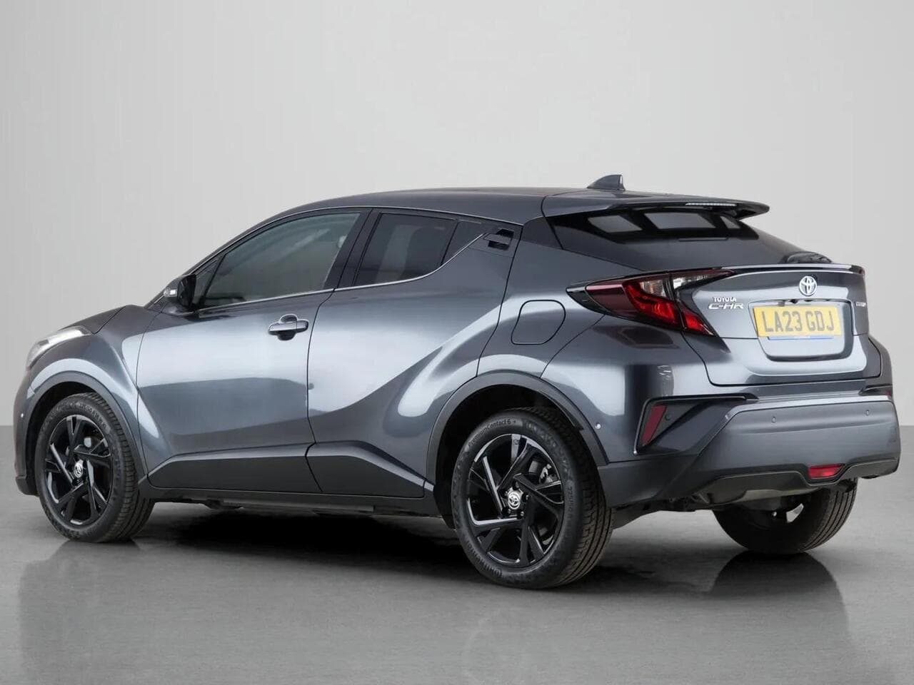 Toyota C-HR thumbnail Rear Left