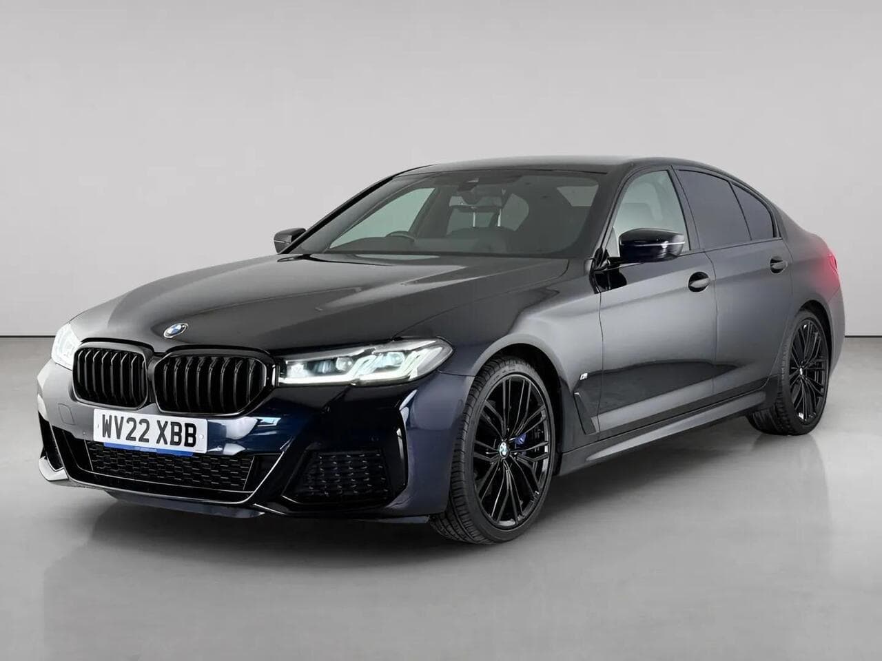 BMW 5 Series thumbnail Front Left