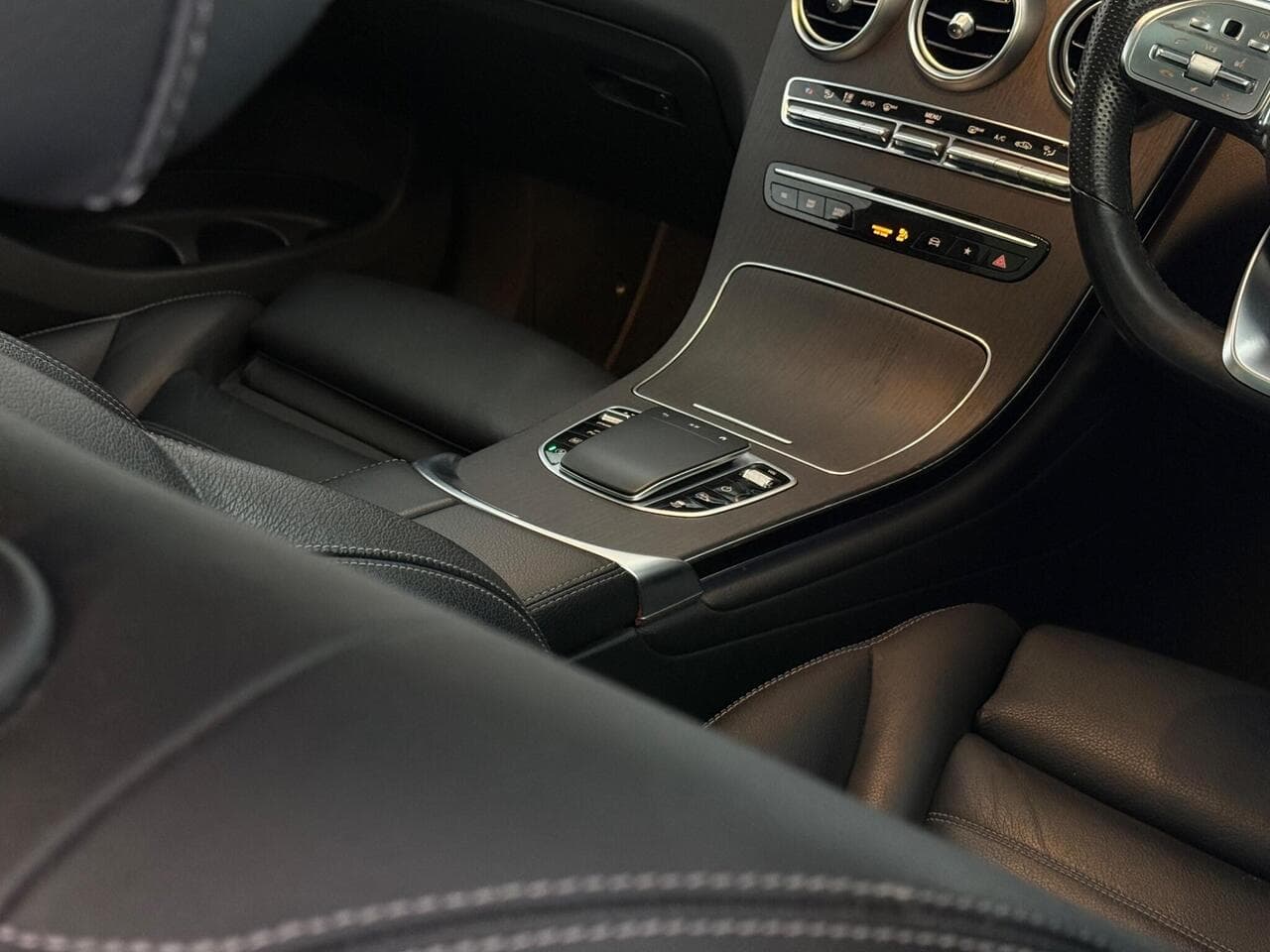 Mercedes-Benz GLC thumbnail Interior Front