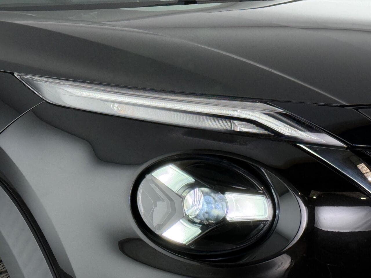 Nissan Juke thumbnail Lights Front