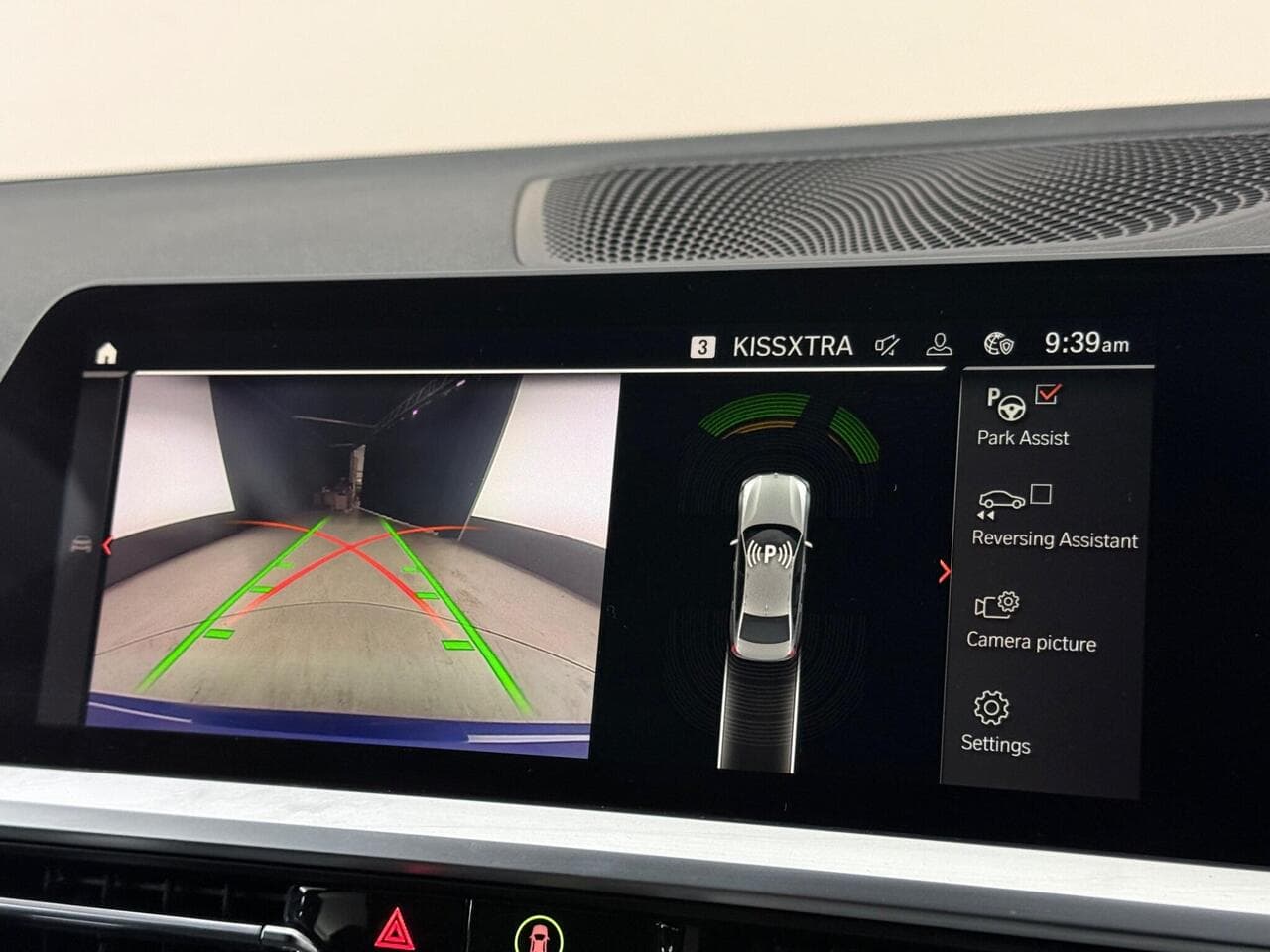 BMW 3 Series thumbnail Infotainment System