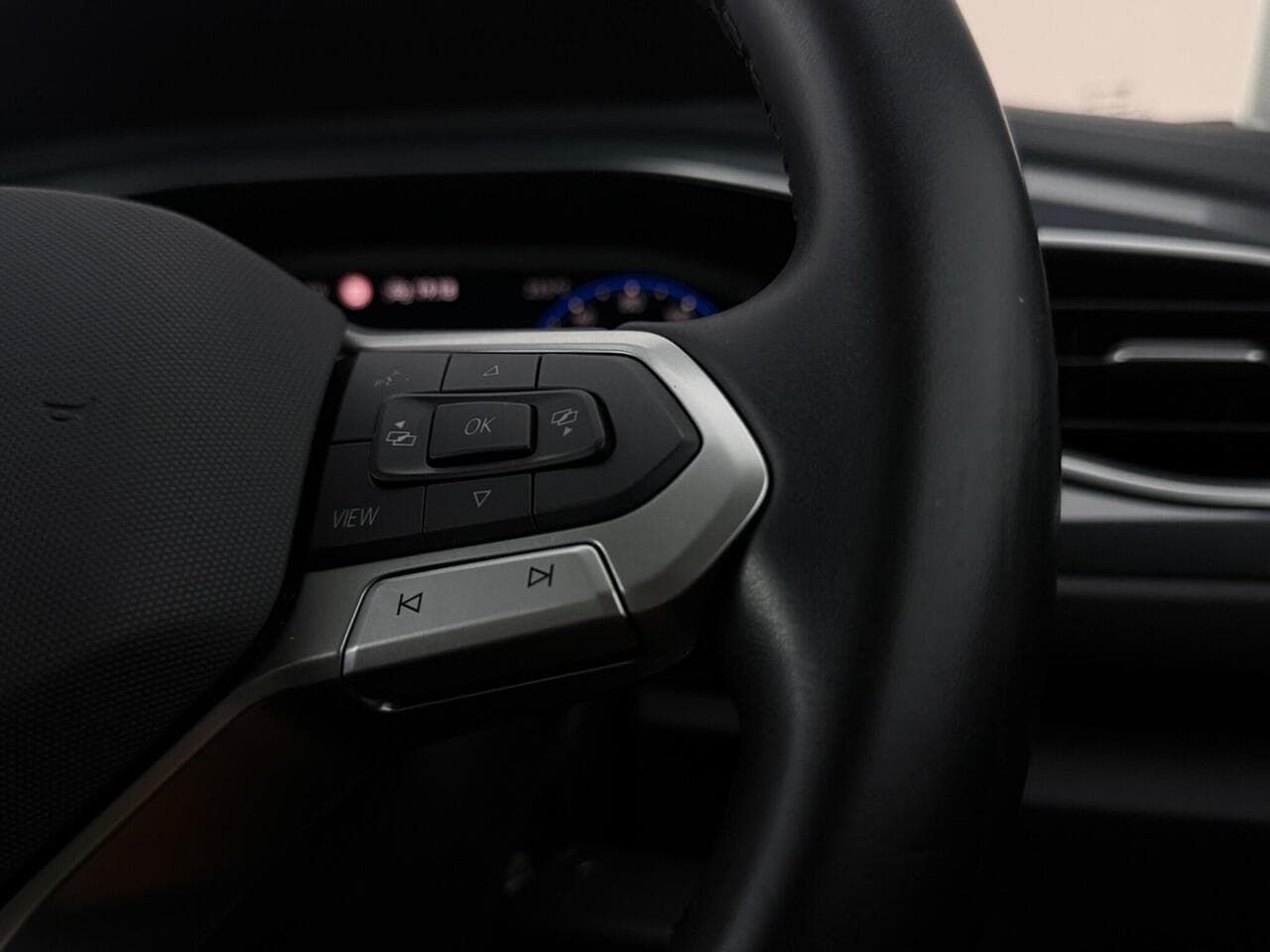 Volkswagen T-Roc thumbnail Misc Controls