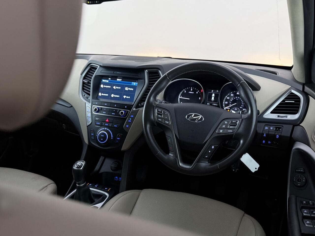 Hyundai Santa Fe thumbnail Interior Front