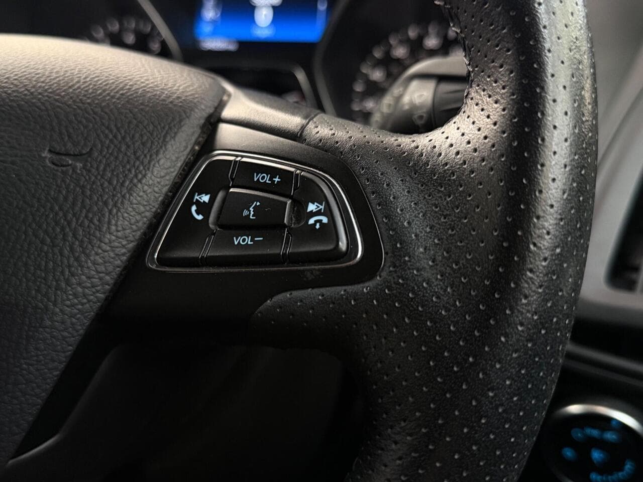 Ford Focus thumbnail Misc Controls