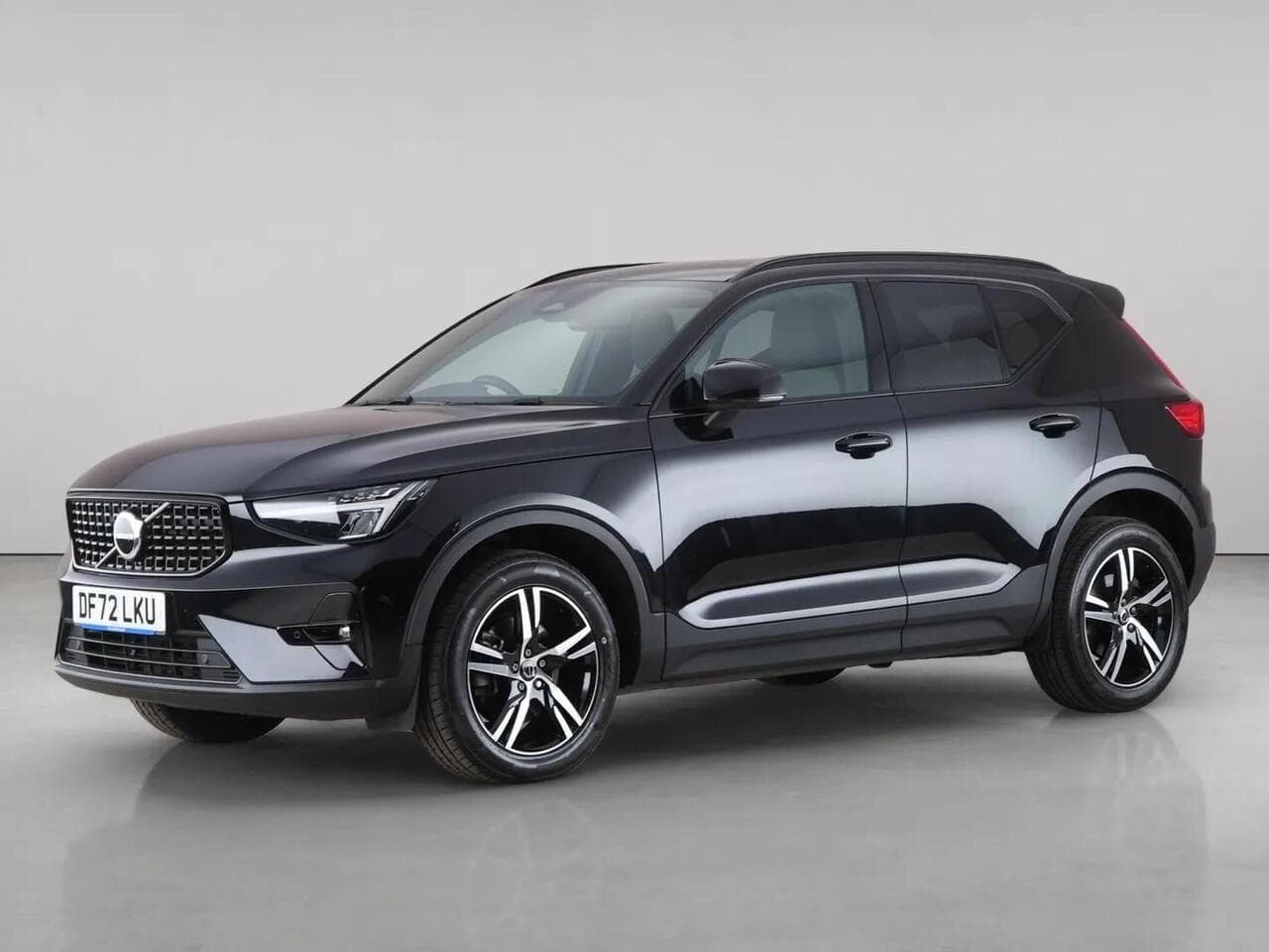 Volvo XC40 thumbnail Front Left