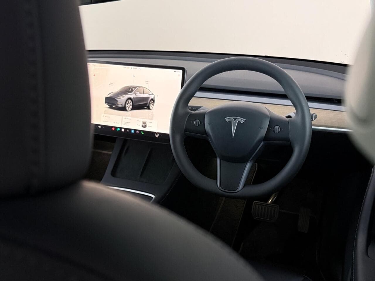 Tesla Model Y thumbnail Misc Controls