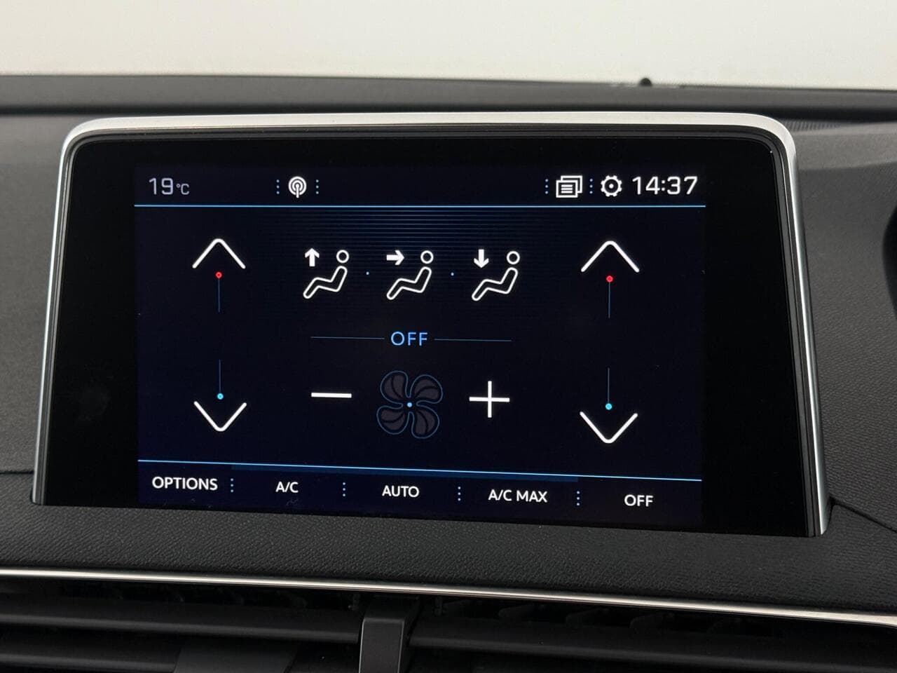 Peugeot 3008 thumbnail Infotainment System