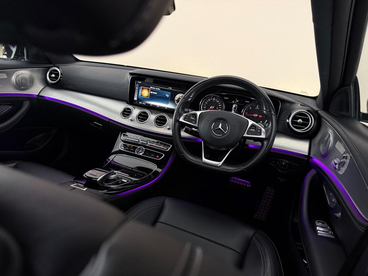 Mercedes-Benz E Class thumbnail Interior Front