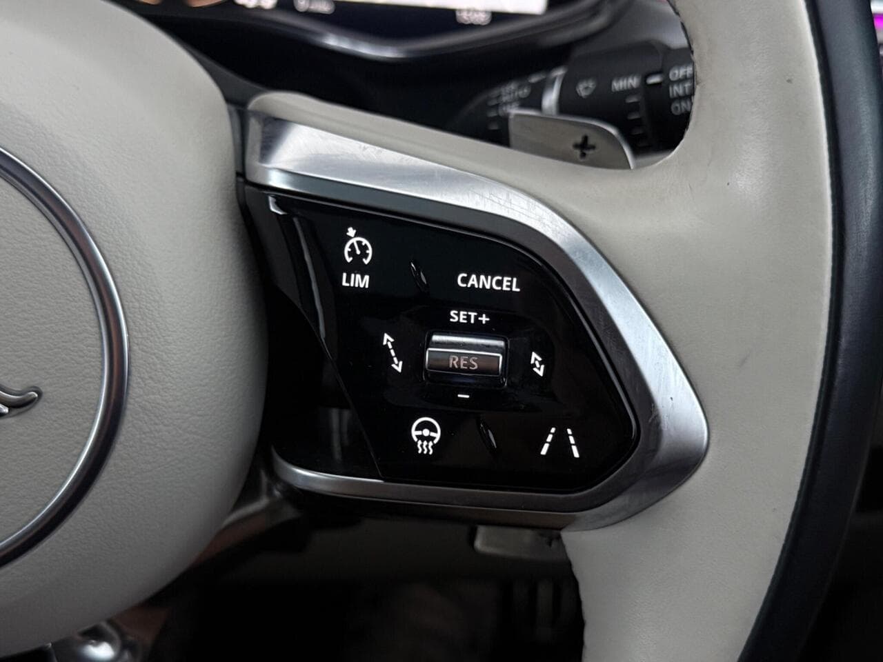 Jaguar F-PACE thumbnail Misc Controls