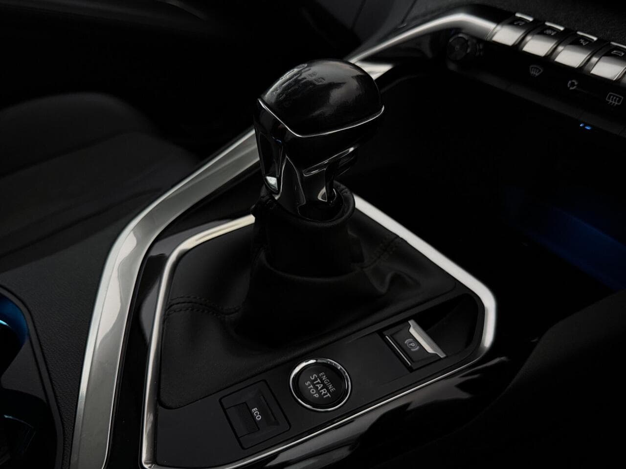 Peugeot 3008 thumbnail Interior Front