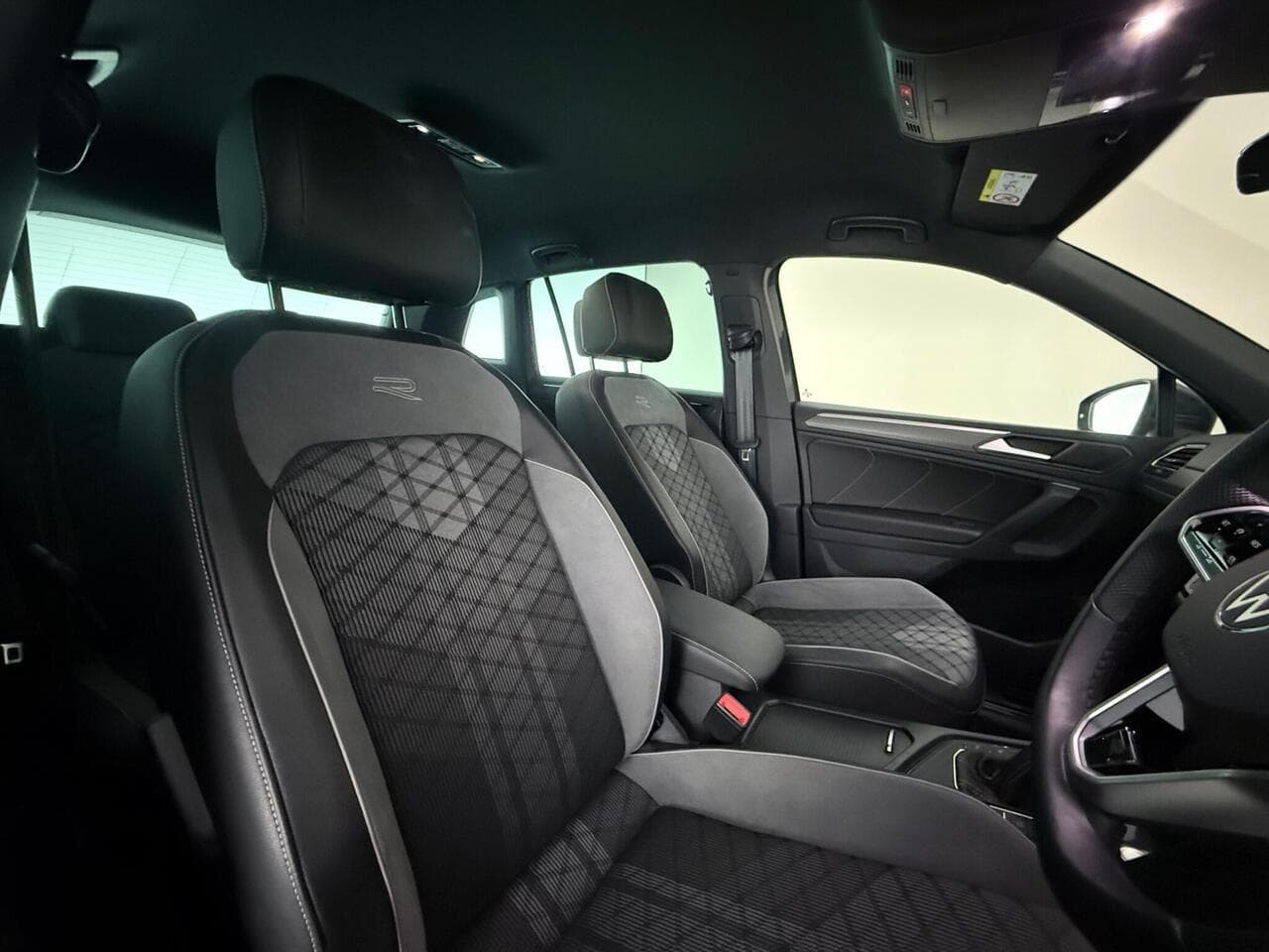 Volkswagen Tiguan thumbnail Seat Driver