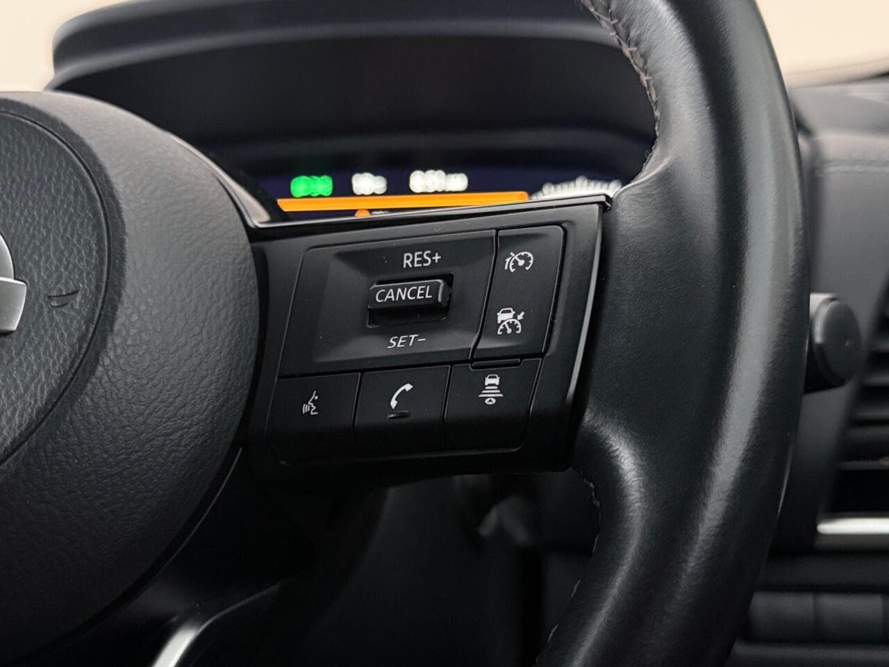 Nissan Qashqai thumbnail Misc Controls