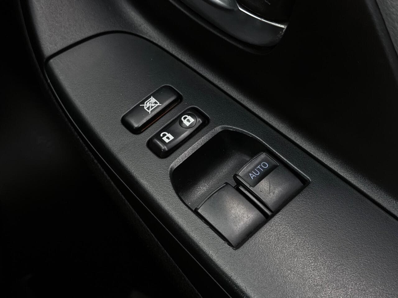 Toyota Yaris thumbnail Misc Controls