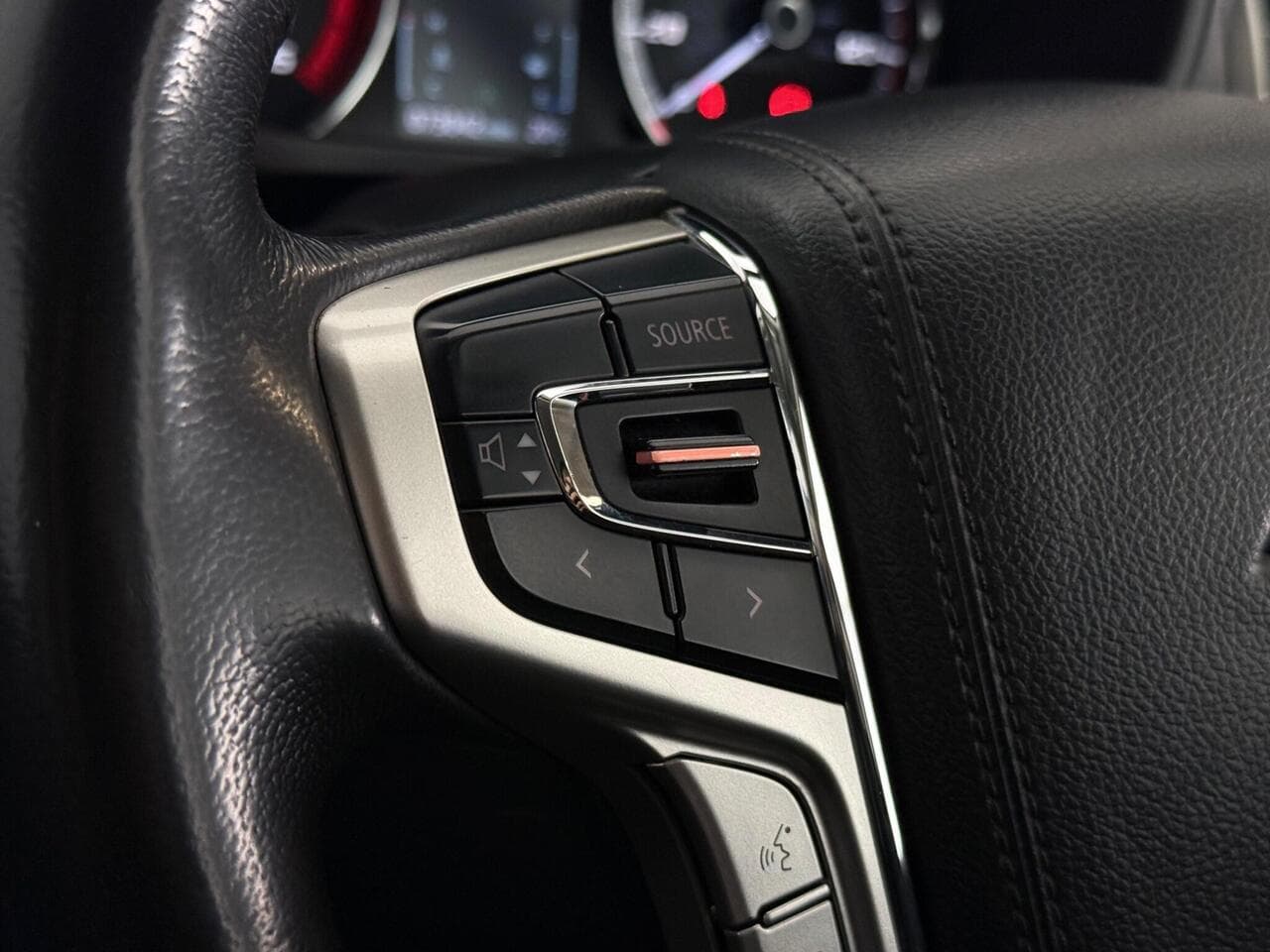 Mitsubishi L200 thumbnail Misc Controls