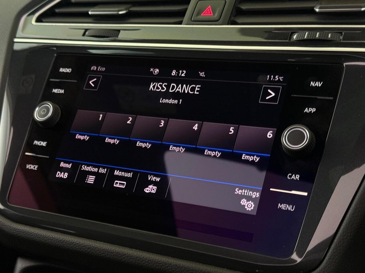 Volkswagen Tiguan thumbnail Infotainment System