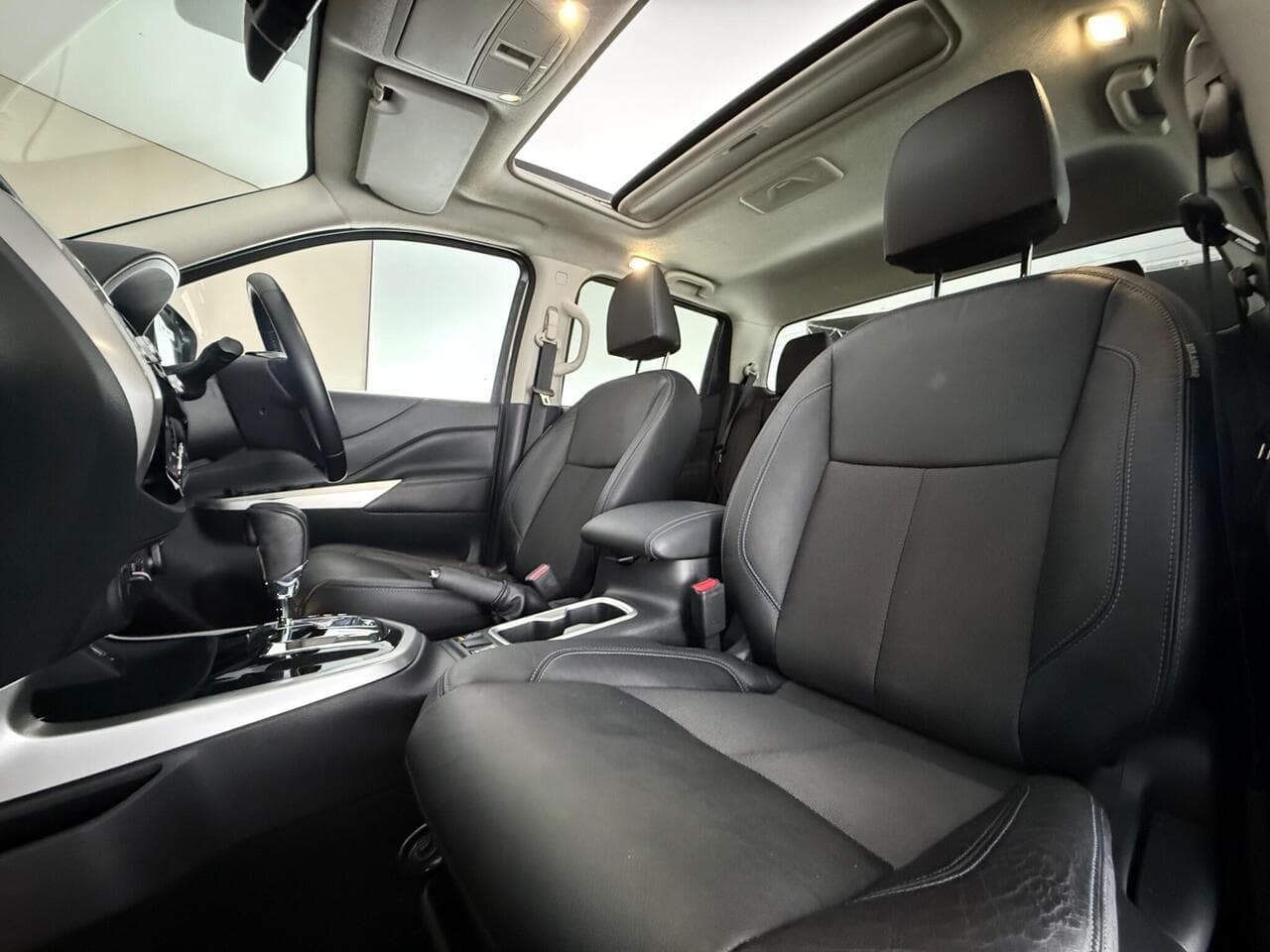 Nissan Navara thumbnail Seat Front Passenger