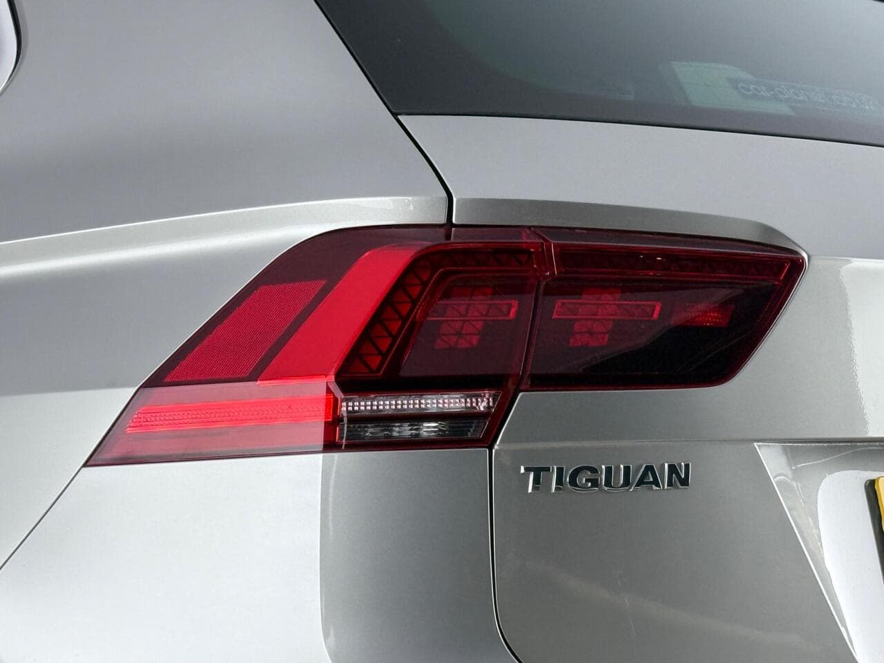 Volkswagen Tiguan thumbnail Lights Rear