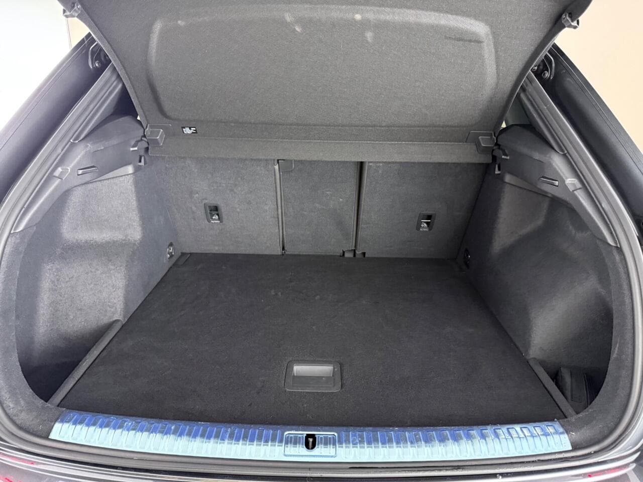 Audi Q3 thumbnail Boot