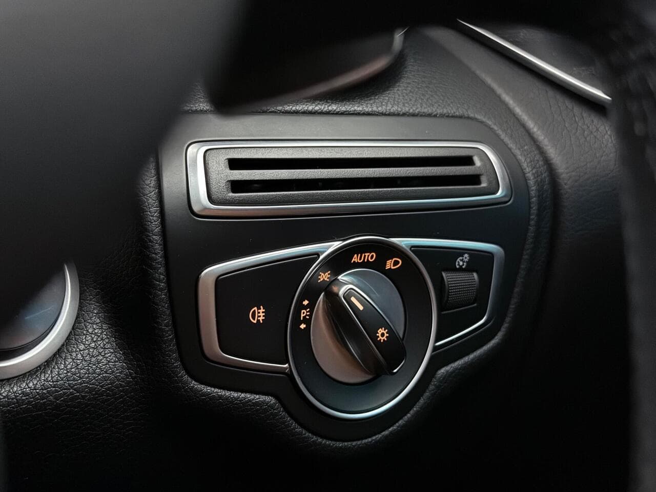 Mercedes-Benz GLC thumbnail Misc Controls