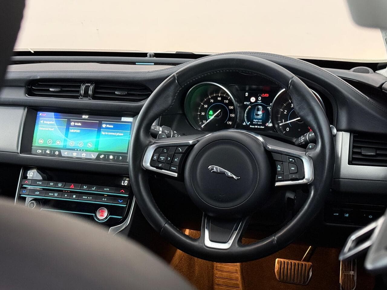 Jaguar XF thumbnail Steering Wheel