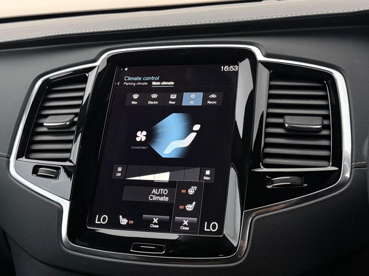 Volvo XC90 thumbnail Infotainment System