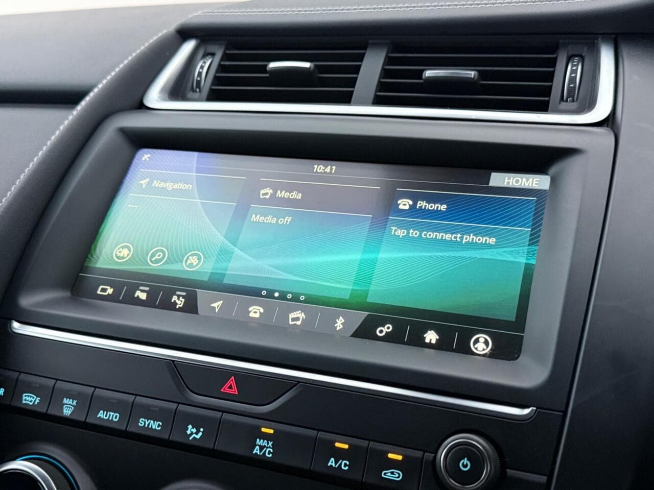 Jaguar E-PACE thumbnail Infotainment System