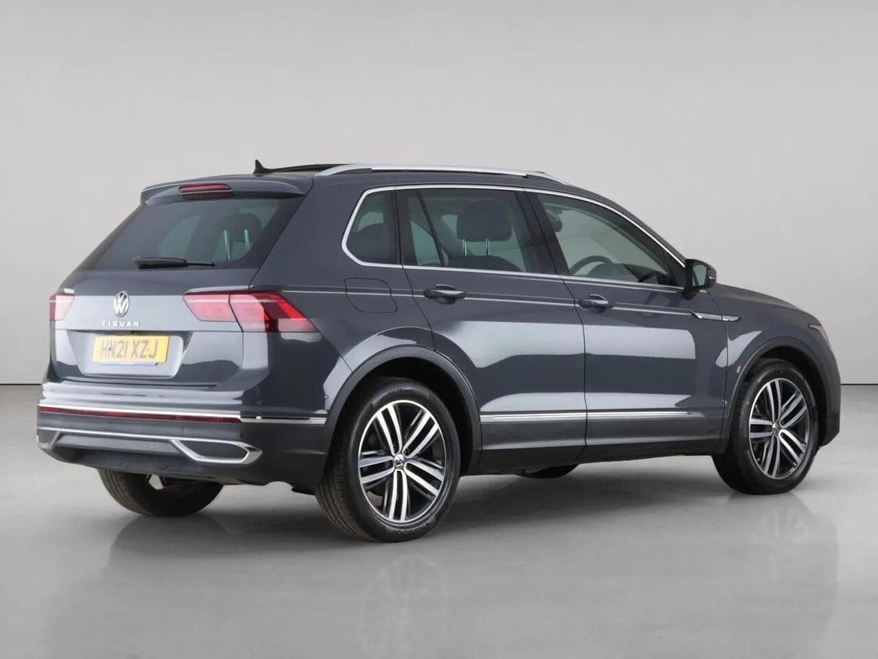 Volkswagen Tiguan thumbnail Rear Right