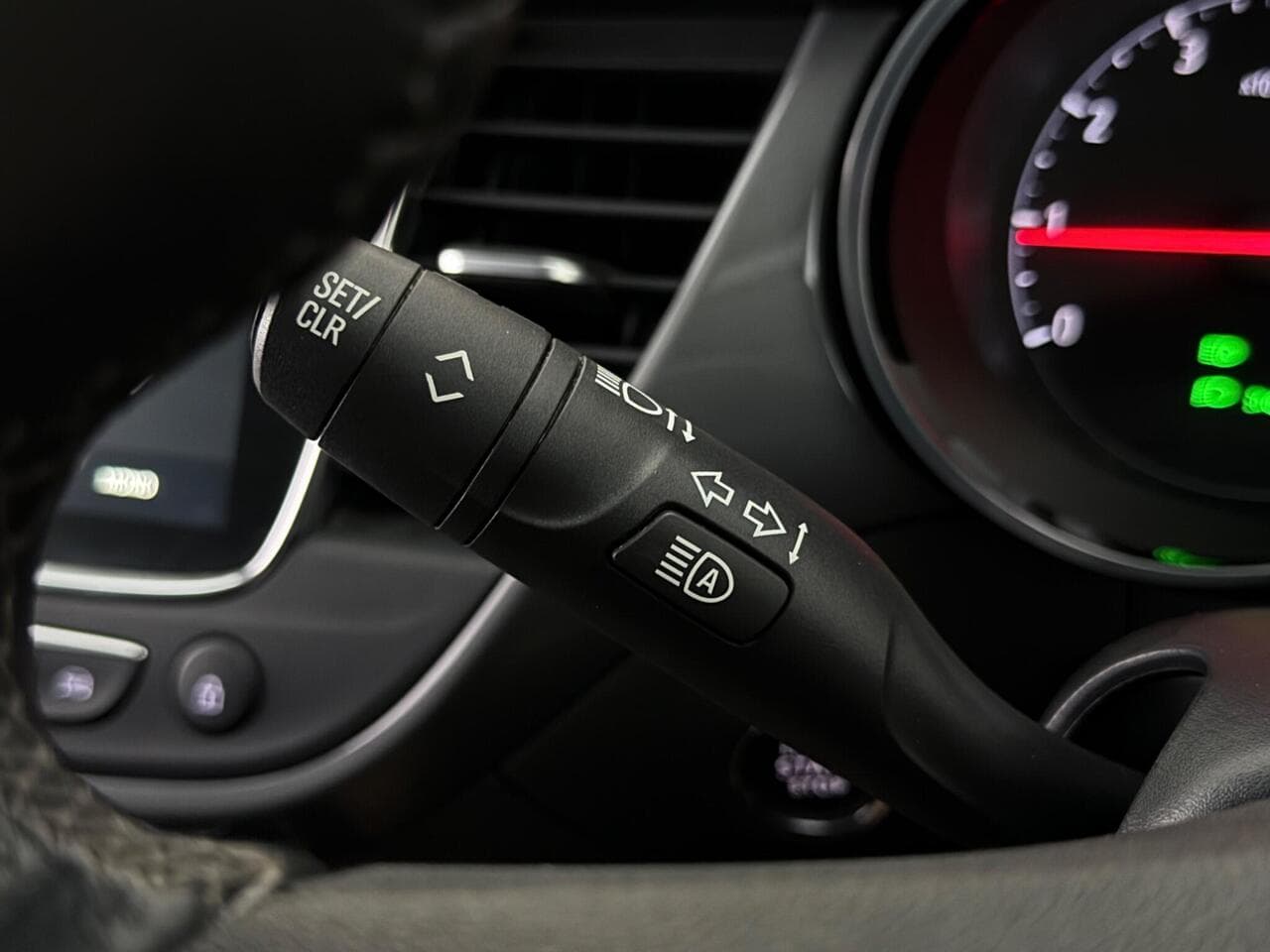Vauxhall Crossland thumbnail Misc Controls