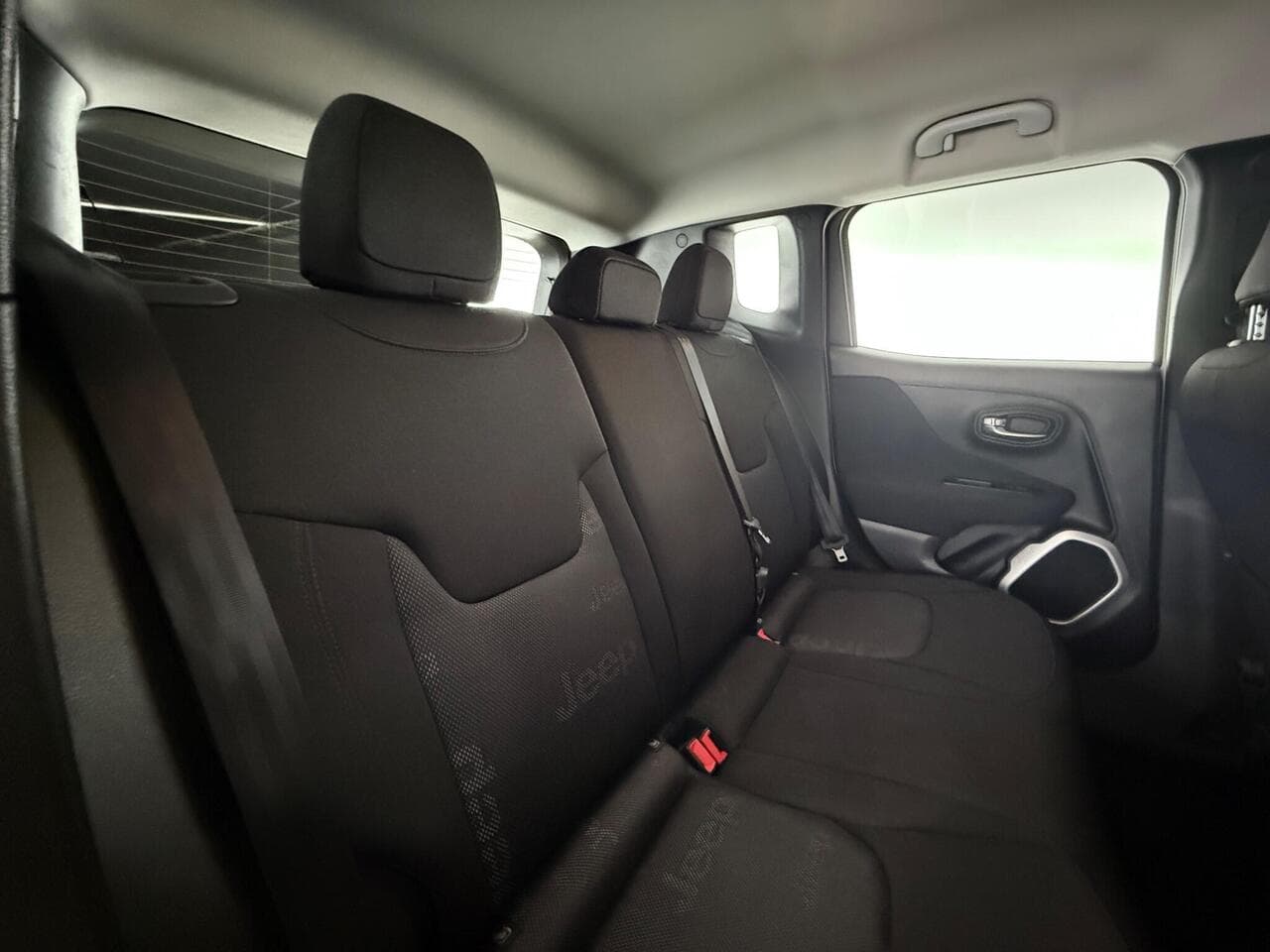 Jeep Renegade thumbnail Seats Rear