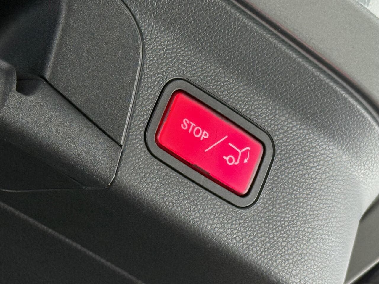 Mercedes-Benz GLC thumbnail Misc Controls
