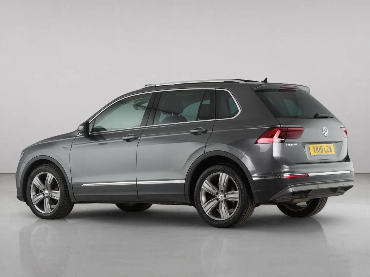 Volkswagen Tiguan thumbnail Rear Left