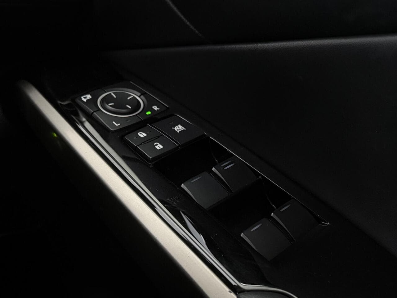 Lexus IS thumbnail Misc Controls
