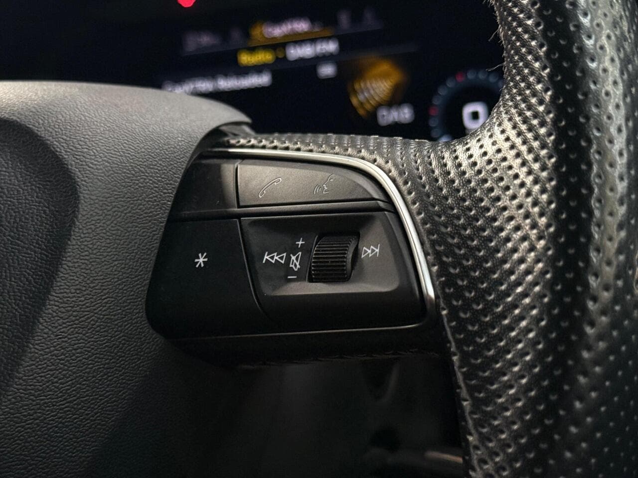 Audi Q3 thumbnail Misc Controls